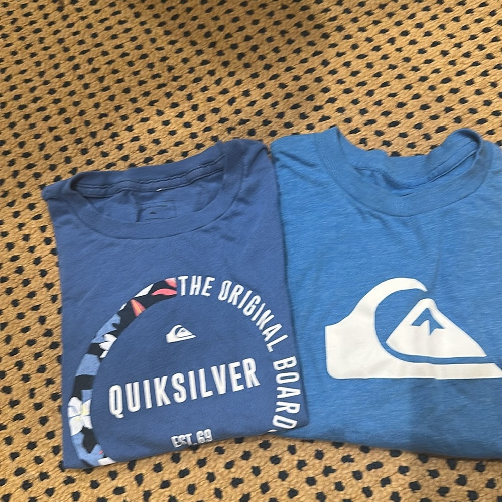 2 QUICKSILVER BOYS TSHIRTS